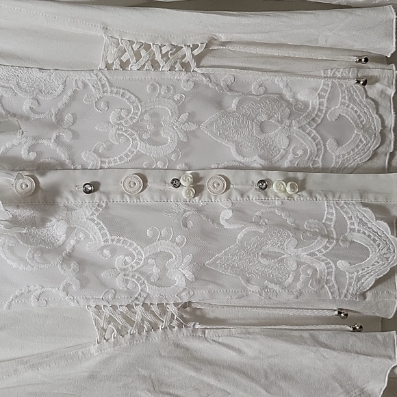 ❣️My Pick❣️Vitrin Lace top - Picture 3 of 6